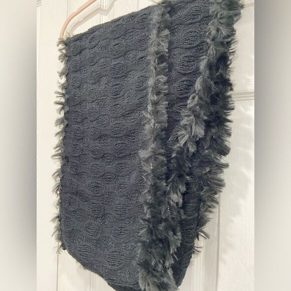 NWT Adrienne Landau black faux fur super soft infinity scarf - Picture 3 of 5
